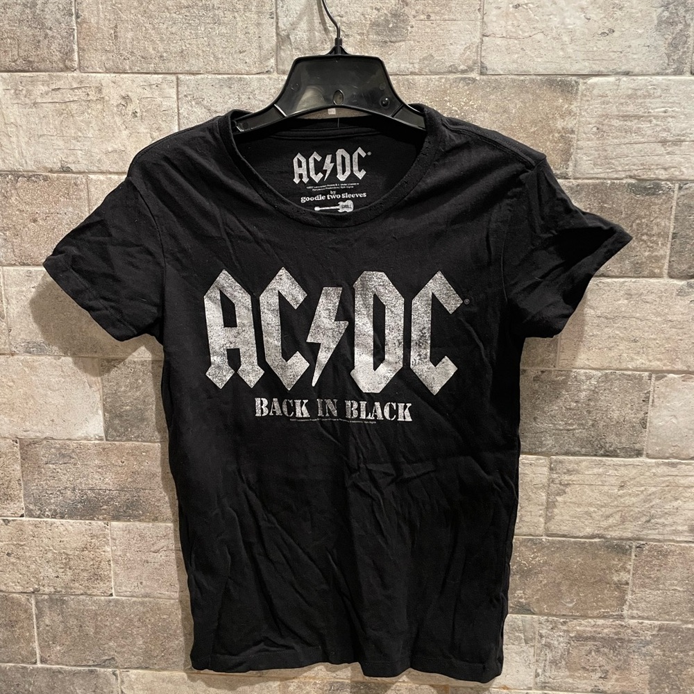 ❤️ ACDC BACK IN BLACK CONCERT TEE SHIRT SIZE SMALL
